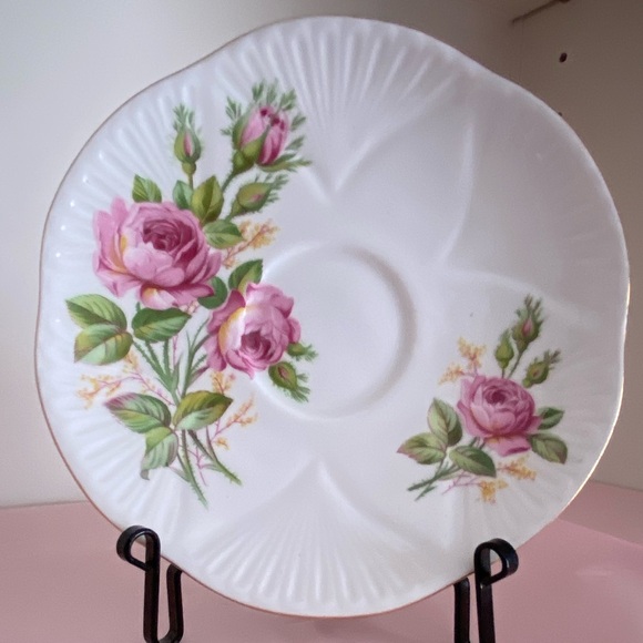 EUC Vtg Shelley Fine Bone China Teacup and Saucer in the Pattern “Rambler Rose” - Picture 5 of 12